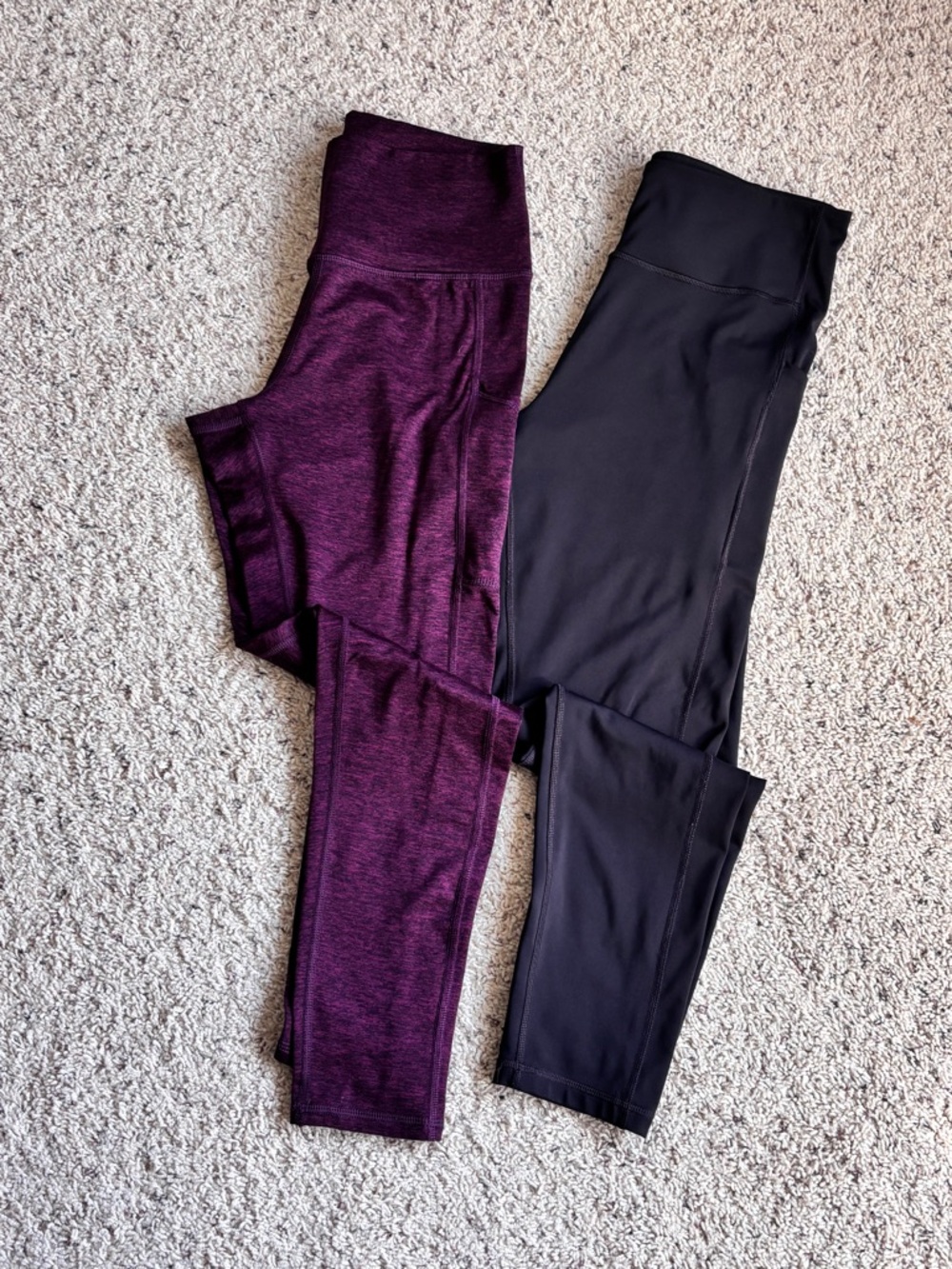 Bundle of 2 women’s leggings size L High-Waist plum and black